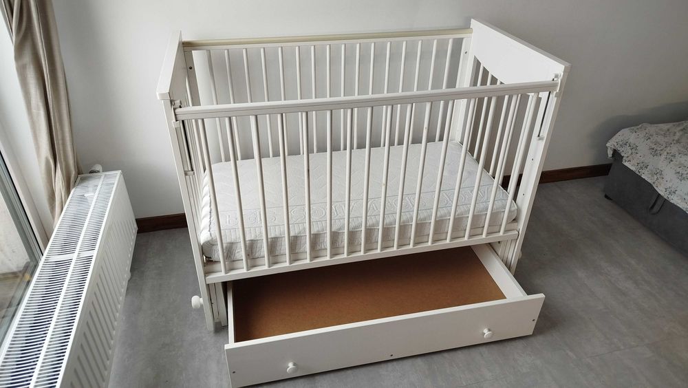 Łóżeczko kolyska z szufladą białe 120×60 + materac