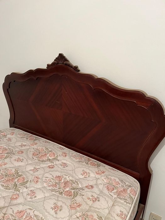 Cama antiga (madeira)