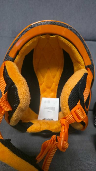 Kask narciarski z goglami