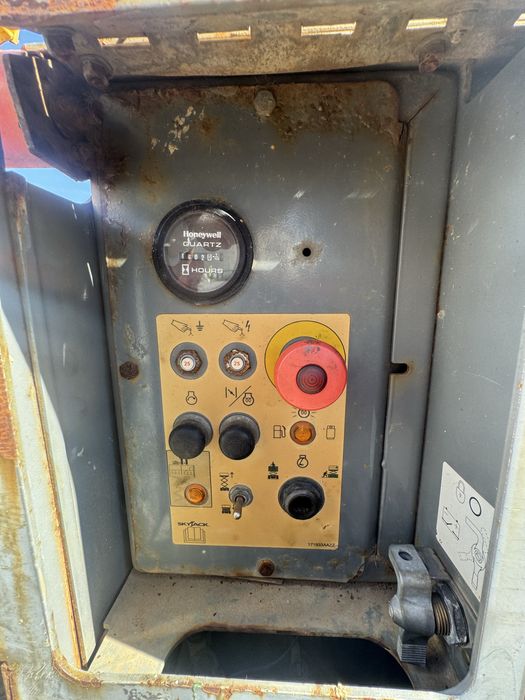 Plataformas elevatoria diesel (4x4)  usada 12mt terreno acidentado