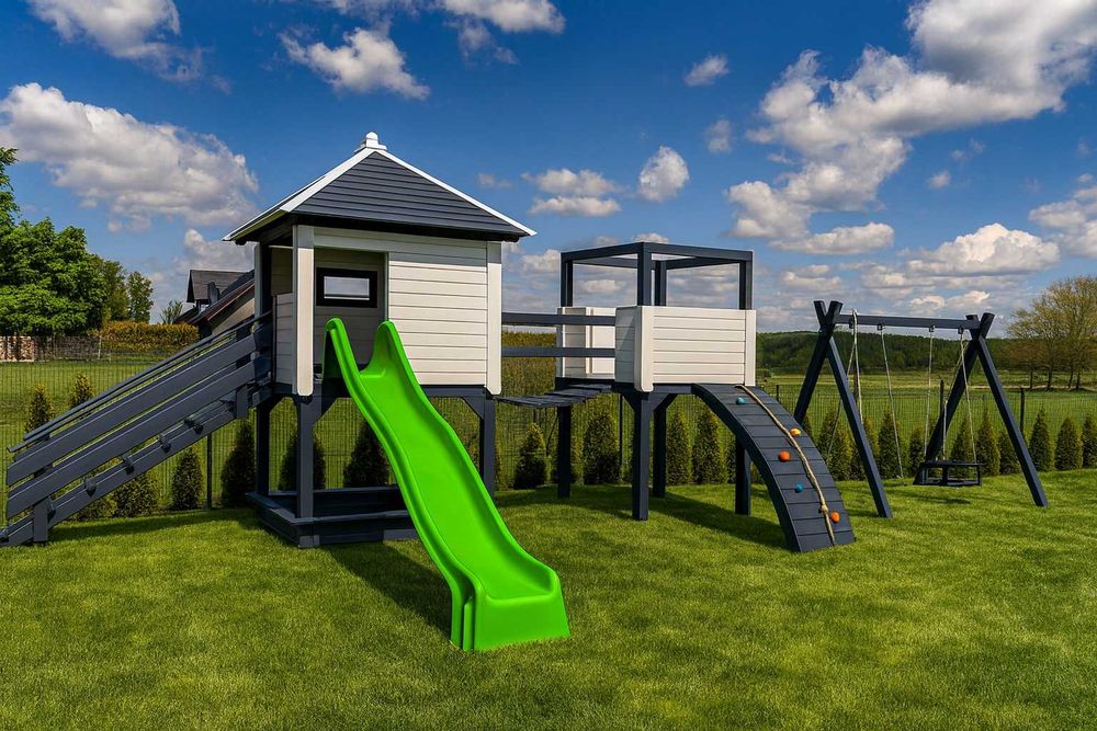 Plac zabaw drewniany domek, mostek, huśtawki, zjeżdżalnia