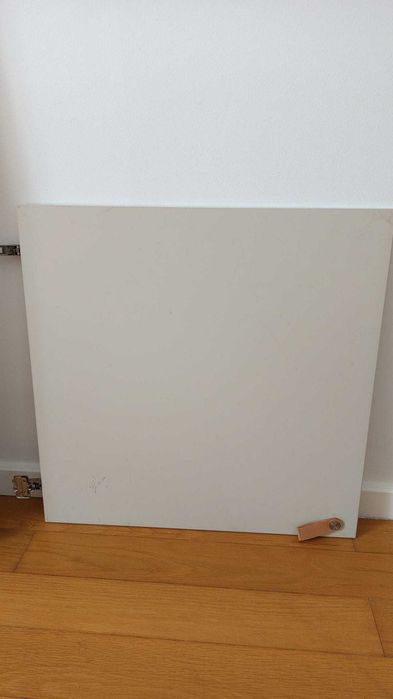 Um guarda-roupa IKEA PAX moderno e elegante
