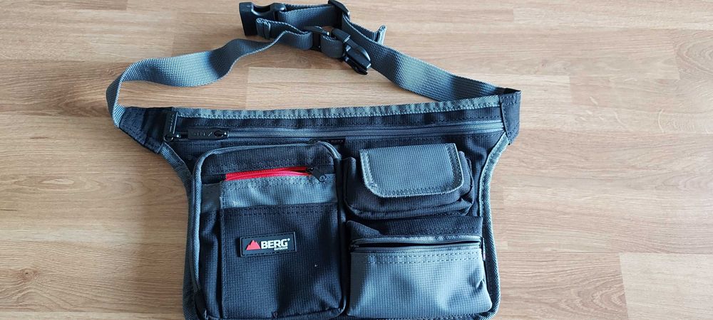 Bolsa de cintura preta e cinza Berg