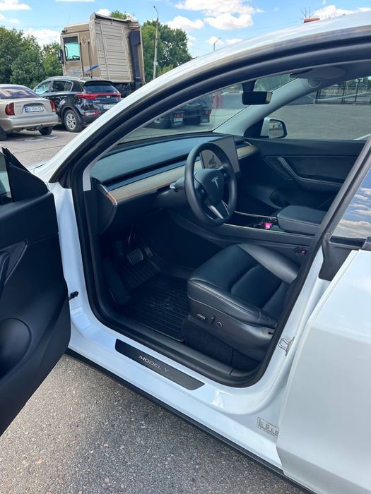 Tesla Model Y 2021 Standard Range