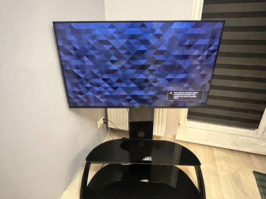 Stolik RTV z wieszakiem