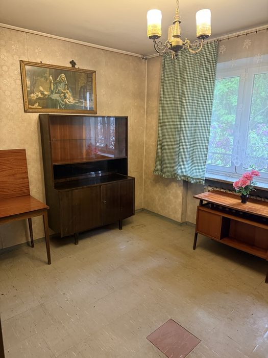 Pietro w domu u dziadków 2000 zl z oplatami