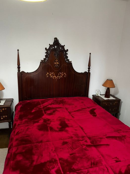 Vendo mobilia quarto antiga em madeira de cerejeira