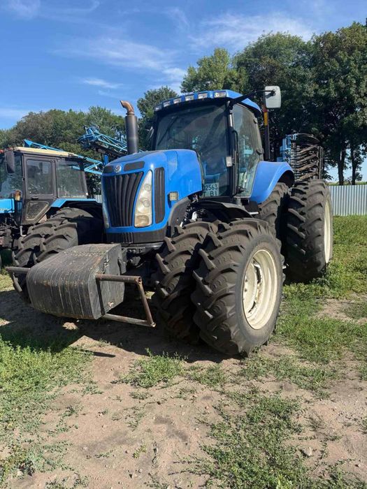 New Holland T8050