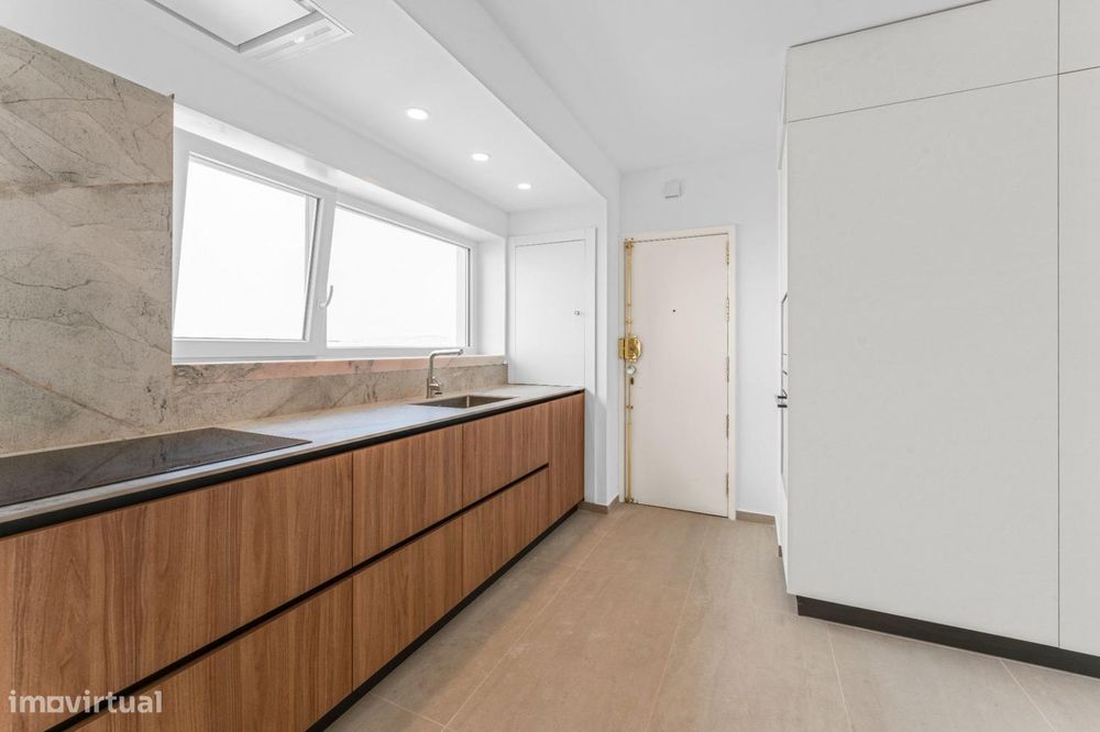 Penthouse T6 com Terraço de 131 m2 e Vista sobre Lisboa | Alvalade