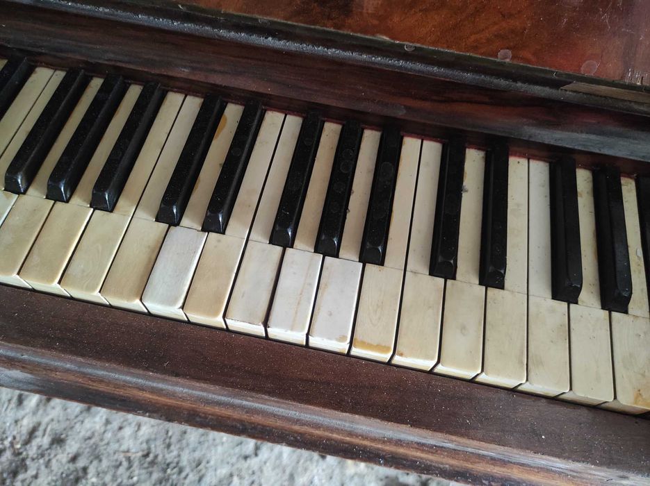 Stary Antyczny Fortepian