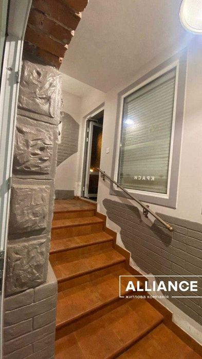 Хороша комерція з ремонтом в самому центрі міста! 70м2