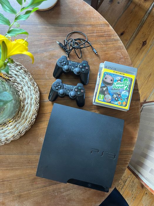 Playstation 3 z dwoma padami i grami