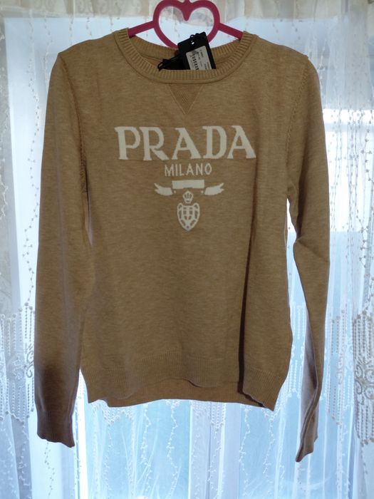 Продаю  світер  PRADA