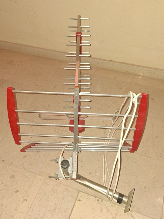 Antena TDT Exterior  Digital canal 21 a 69 + Suporte | NOVA