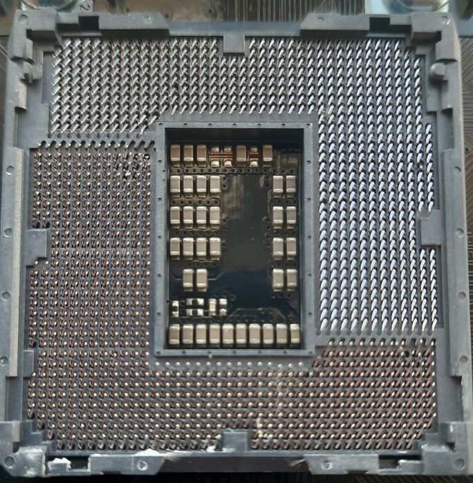 ASRock Z390M Pro4 (LGA 1151-v2) — Повний комплект, дефект сокета