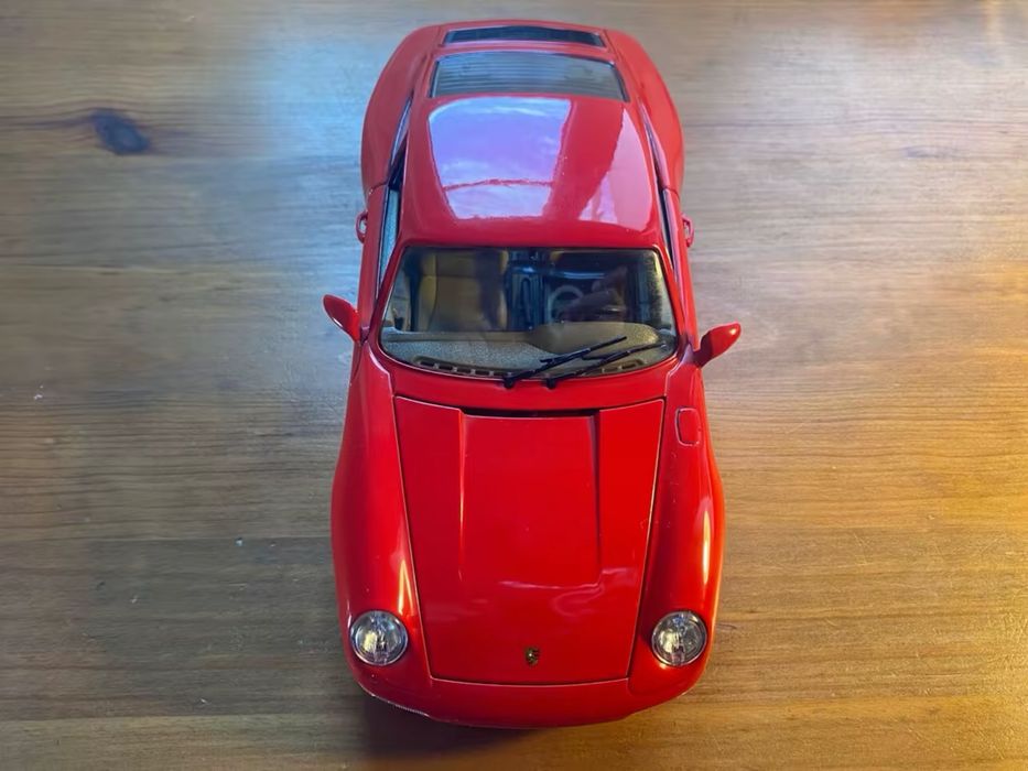 Carro miniatura do Porsche 911 Carrera vermelho - Bburago - Escala 1/18