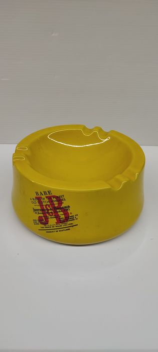 Cinzeiros com publicidade de Whisky