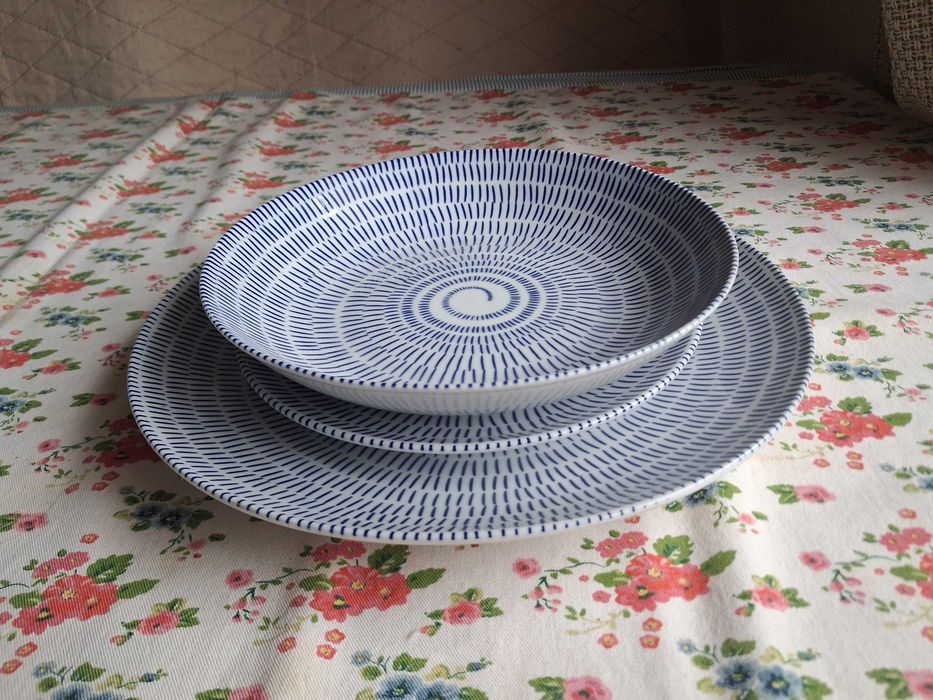 Pratos em azul e branco