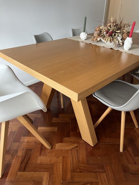 Conjunto mesas e cadeiras