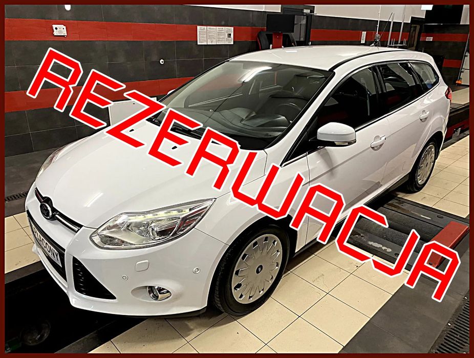 Ford Focus parktronic nawigacja czujniki parkowania ledy
