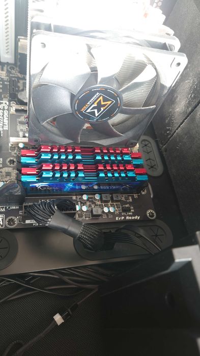 Komputer 24GB RAM, Intel i5, GTX670 Windforce,SSD, SB x-fi monitor 24