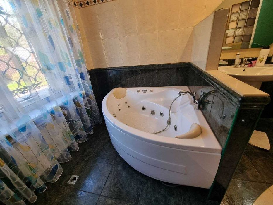 Продаж будинку в центрі