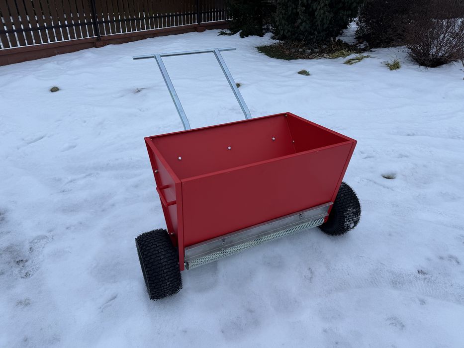 Posypywarka do ziemi piachu piaskarka  (Cena przedsezownowa)