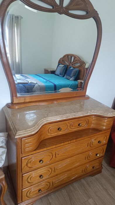 Quarto de Casal Completo em Madeira Maciça
