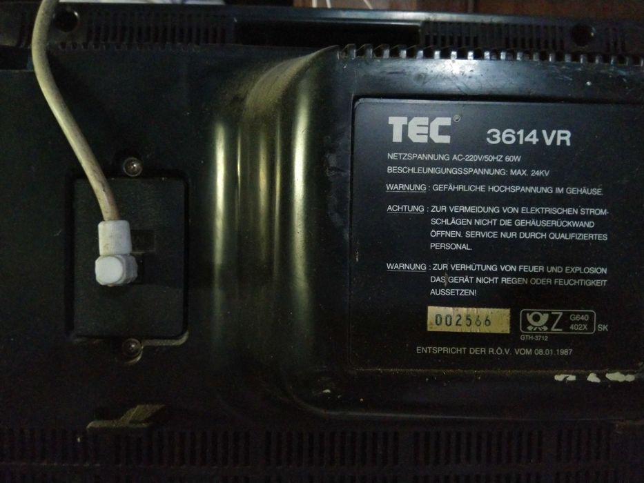 Televisão TEC – com avaria