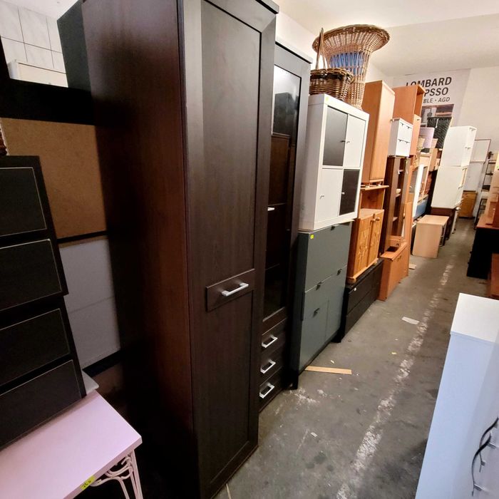 Pojemna komoda w dobrym stanie. Możliwy transport