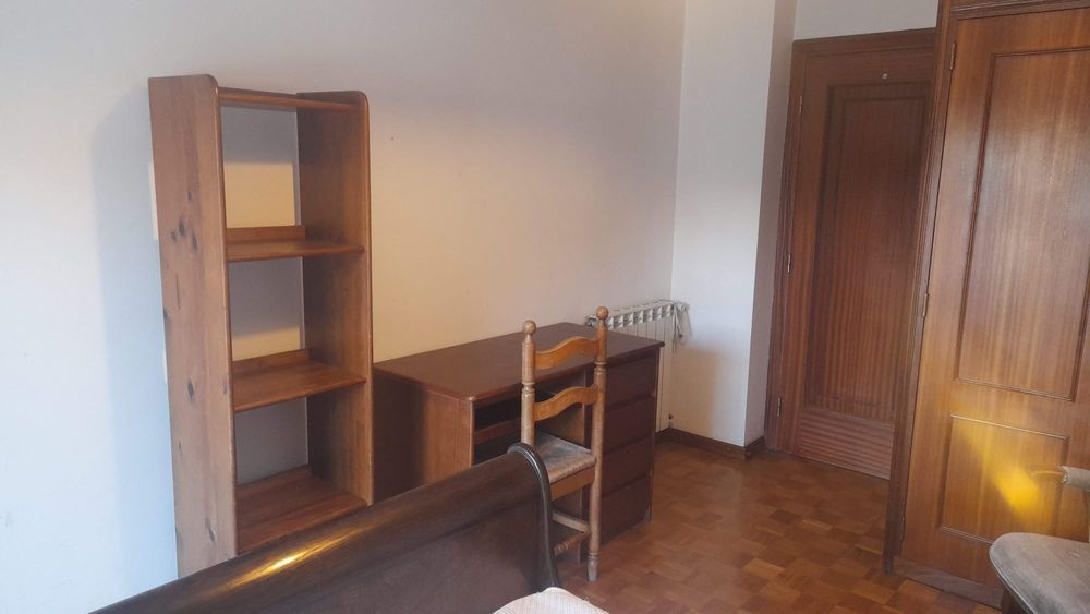 Alugo quartos a estudantes