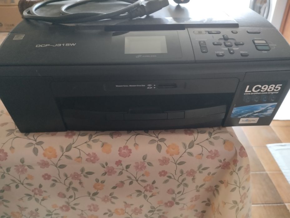 Vendo impressora de marca Brother.