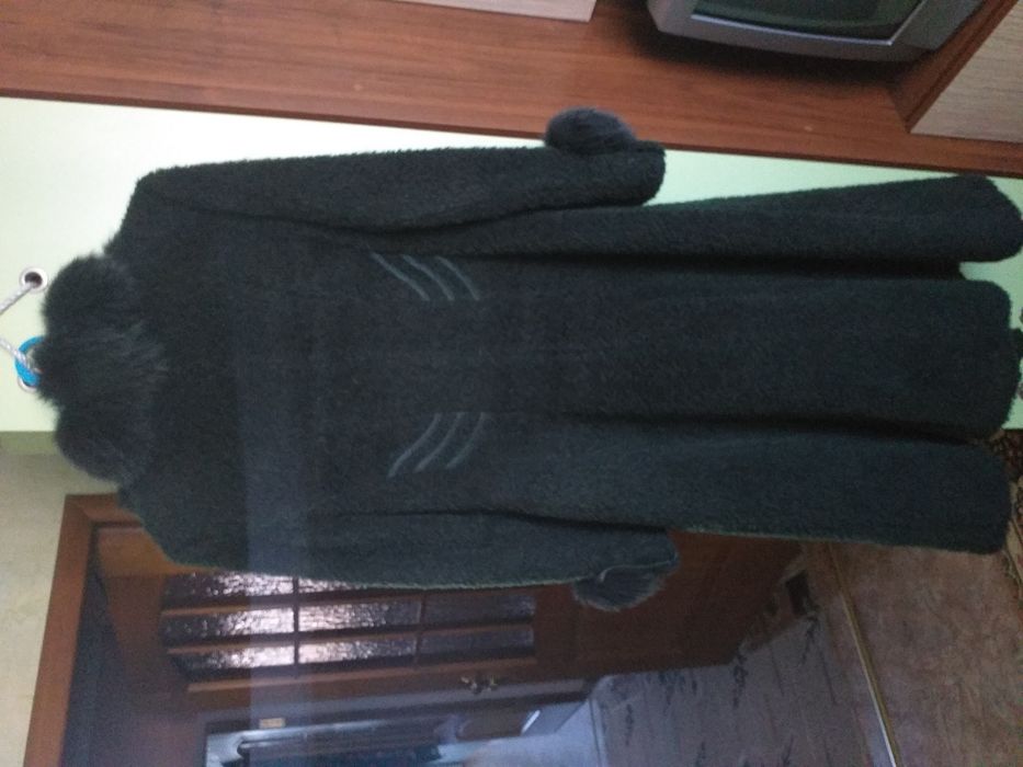 Продам зимове пальто з коміром натурального хутра, розмір 48