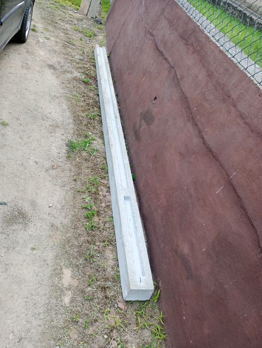 Słup betonowy ze szpilką