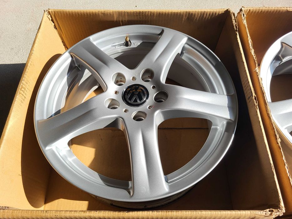 [596] Felgi aluminiowe 16 Cali 5x112 6,5Jx16H2 ET50 VW Passat Touran