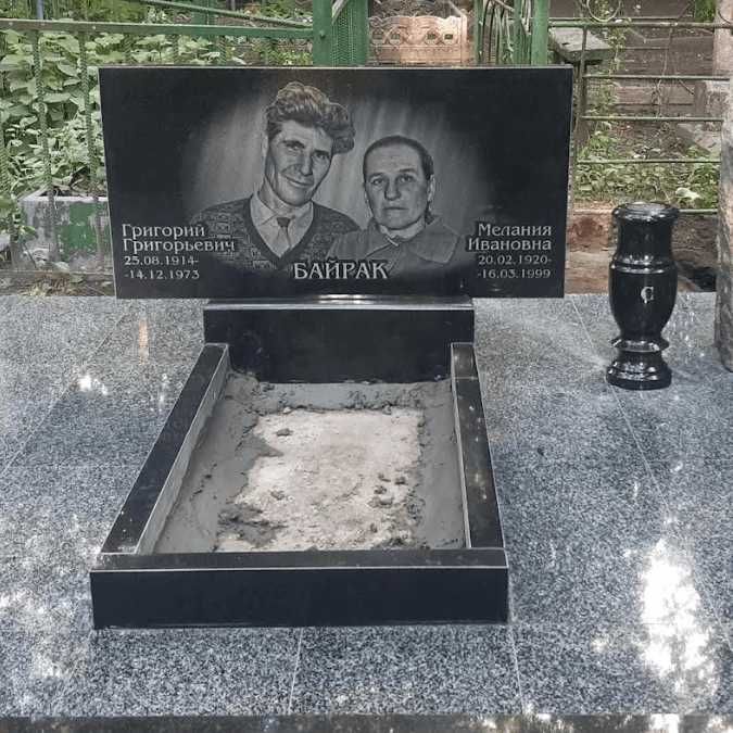 Горизонтальні пам'ятники під ключ від 13200 грн