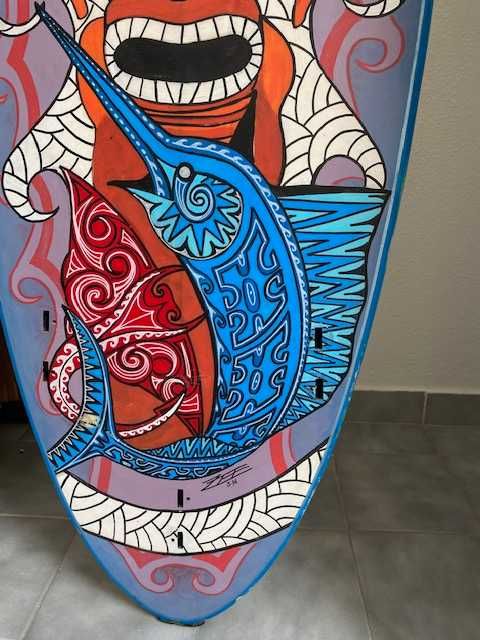 Prancha surf LUFI pintada à mão; Hand painted LUFI surfboard