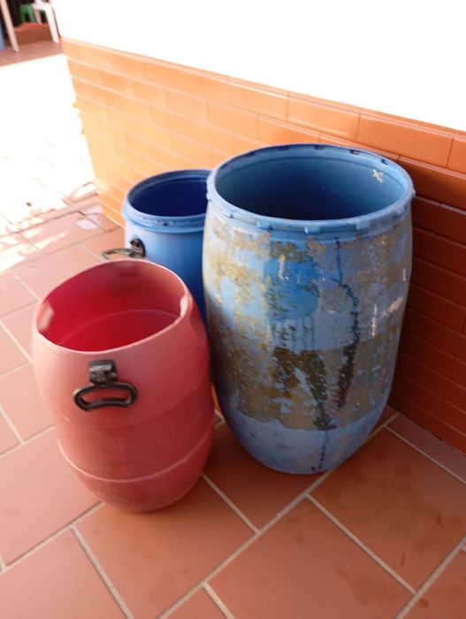 Vendo estes 3 vidois por 10 euros