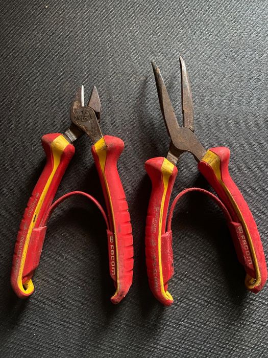 Alicates isolados Facom