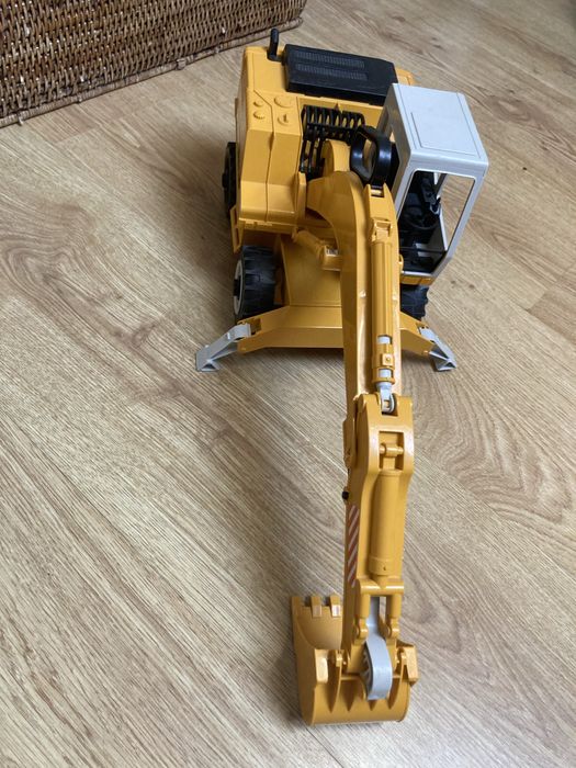 Escavadora brinquedo
