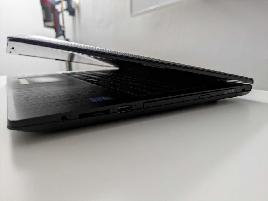 Laptop Ultrabook Lenovo 15.6" Ram 8GB Dysk SSD 256GB USB 3.2 Windows 11 Bateria 6 godzin HDMI + Torba