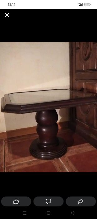 Vendo mesa de centro em castanho nova mesmo.