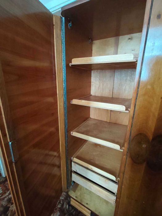 Ретро серванти з натурального дерева, вінтаж, стан хороший