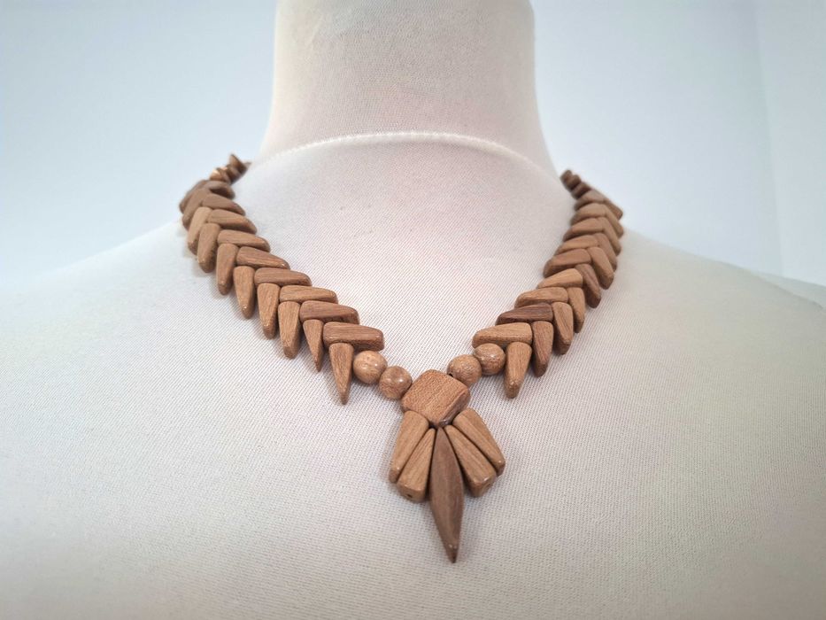 Geometryczny drewniany naszyjnik