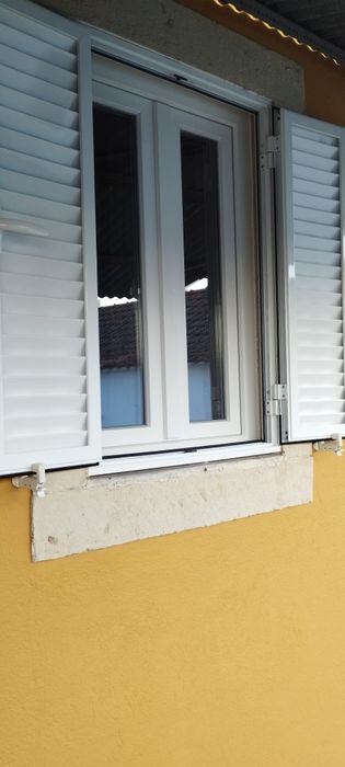 Vendo  andar de moradia na azinhaga