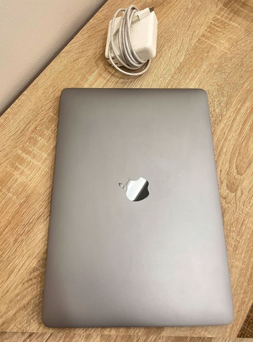 MacBook Pro (13-inch, 2019, Two Thunderbolt 3 ports) - com Touch Bar