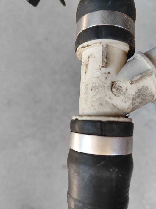 Przewód chłodnicy wody F1F1-8D030DE Ford Focus MK3