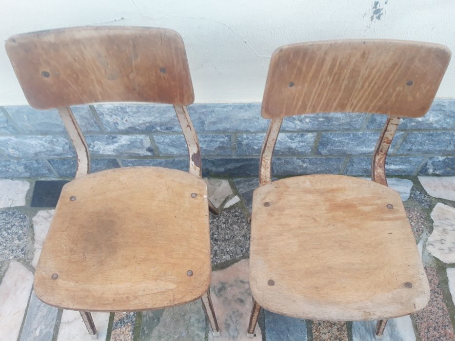 Cadeiras de escola antiga