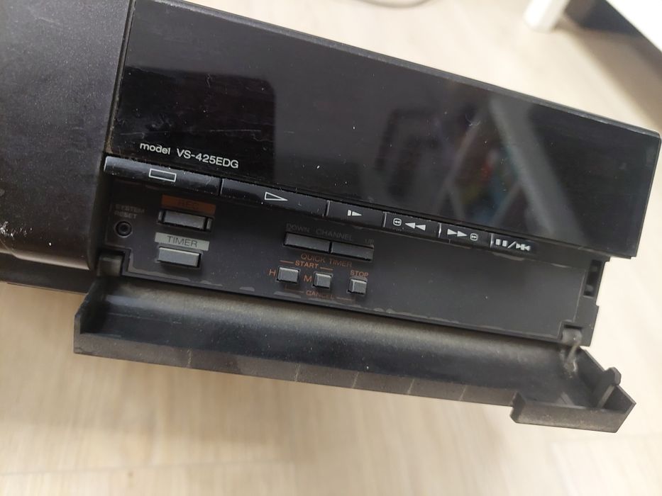 Akai magnetowid VHS model VS-425EDG