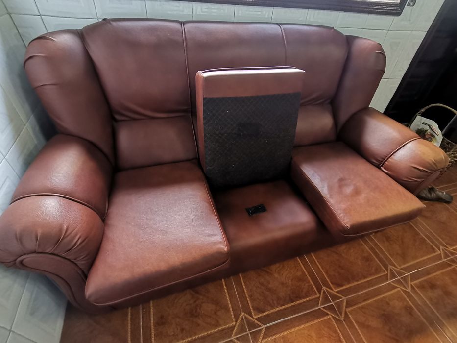 Sofá 3 lugares em napele castanho